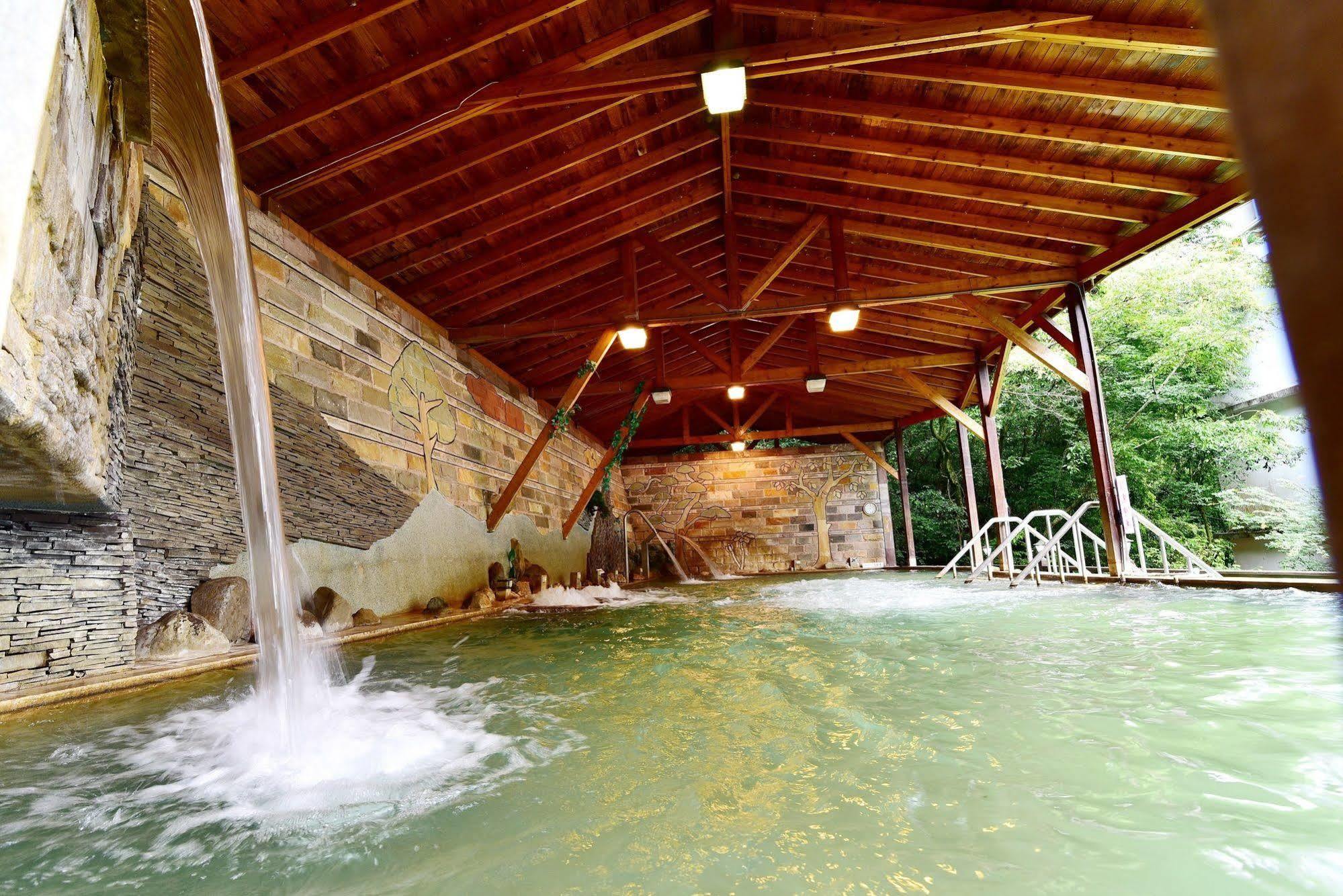 Jenq Yang Hotspring Hotel Renai Exterior photo